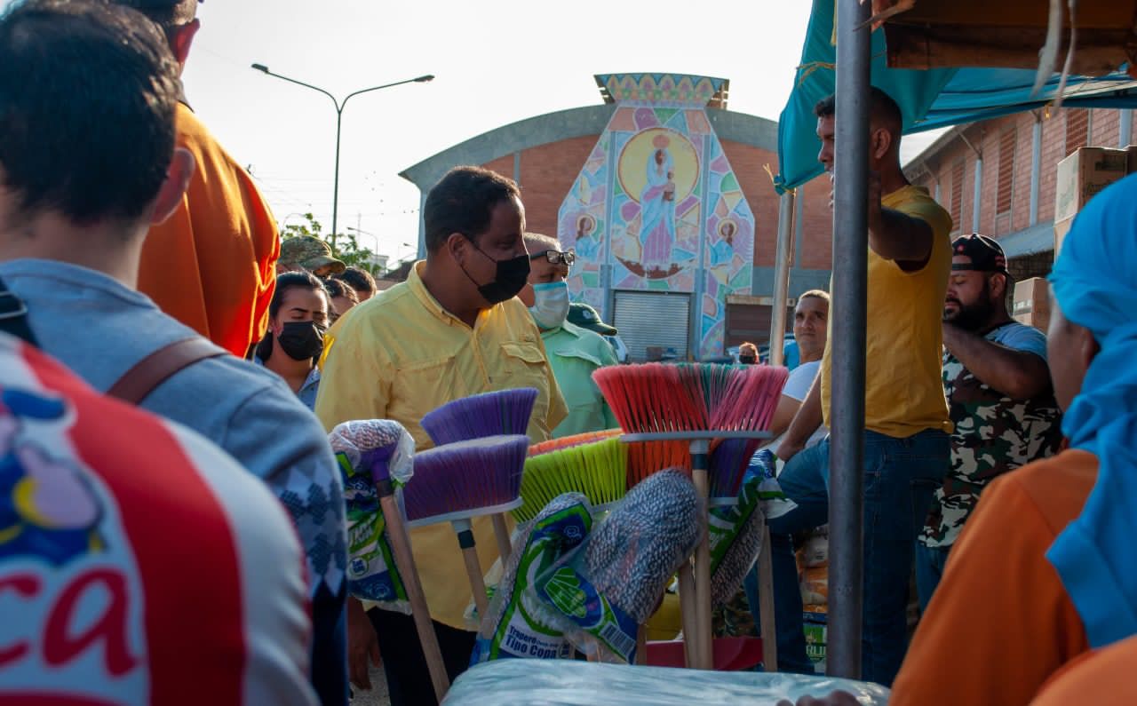 Alcalde de Maracaibo recorre Mercados Municipales del centro de la ciudad