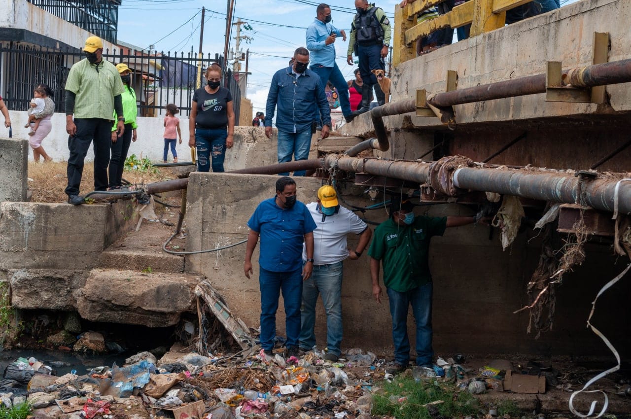 Alcalde Rafael Ramírez Colina inspecciona cañadas de Maracaibo