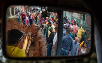 Alcaldía de Maracaibo limpia y sustituye colectores en el barrio Rafael Urdaneta