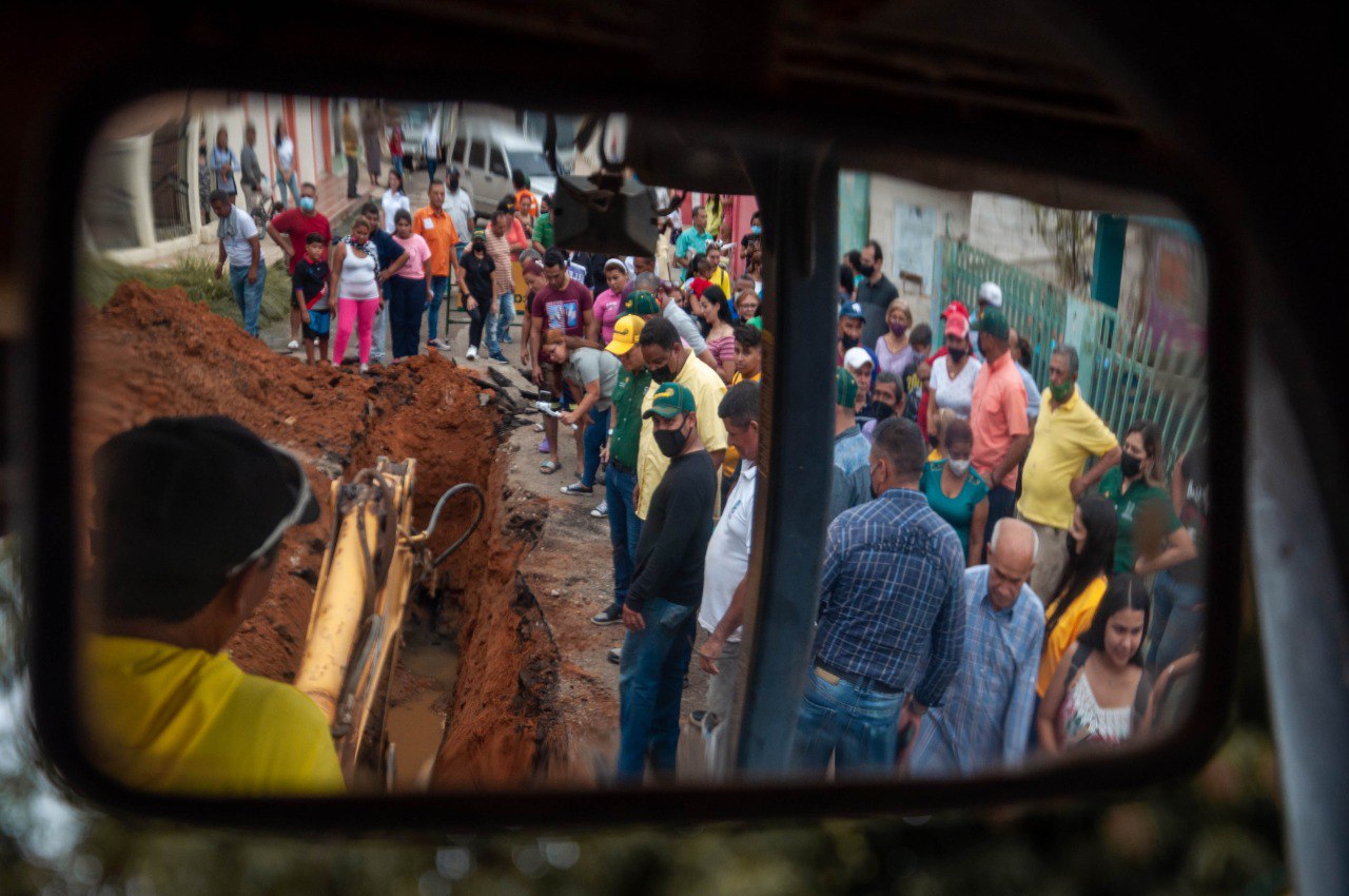 Alcalde Maracaibo supervisa trabajo de colectores