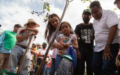 Con 250 árboles sembrados en familia arranca el plan Maracaibo Verde de la Alcaldía