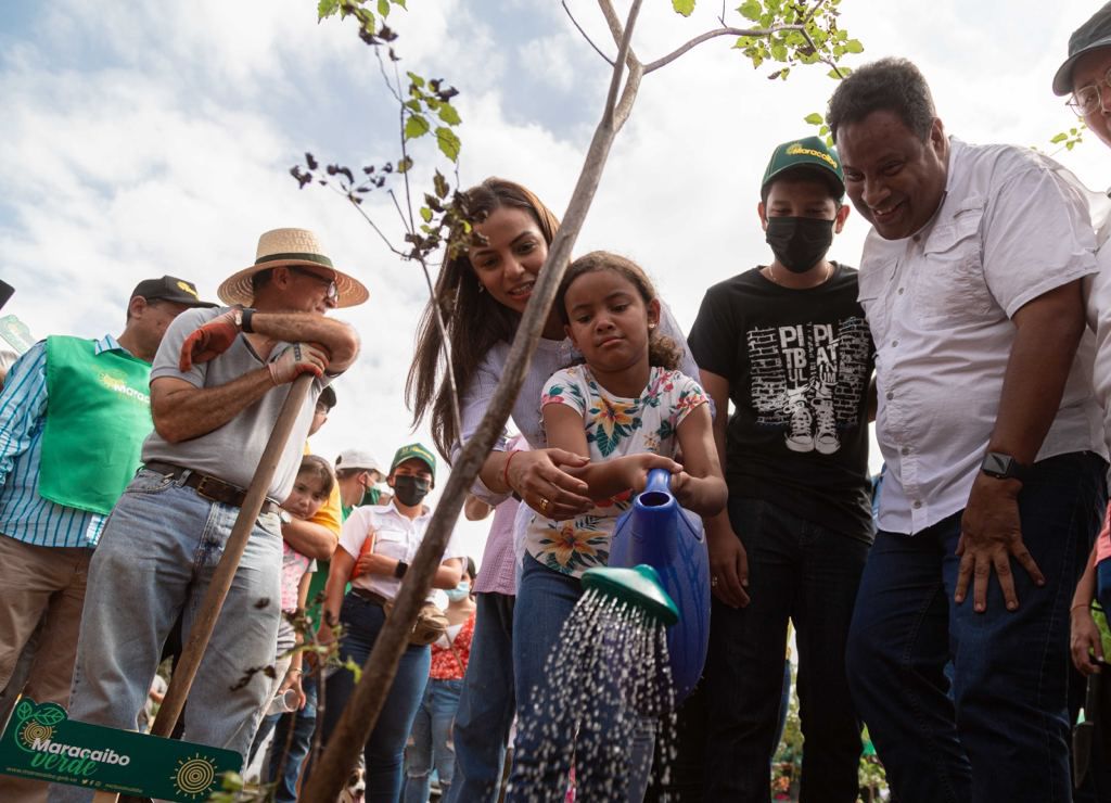 Con 250 árboles sembrados en familia arranca el plan Maracaibo Verde de la Alcaldía
