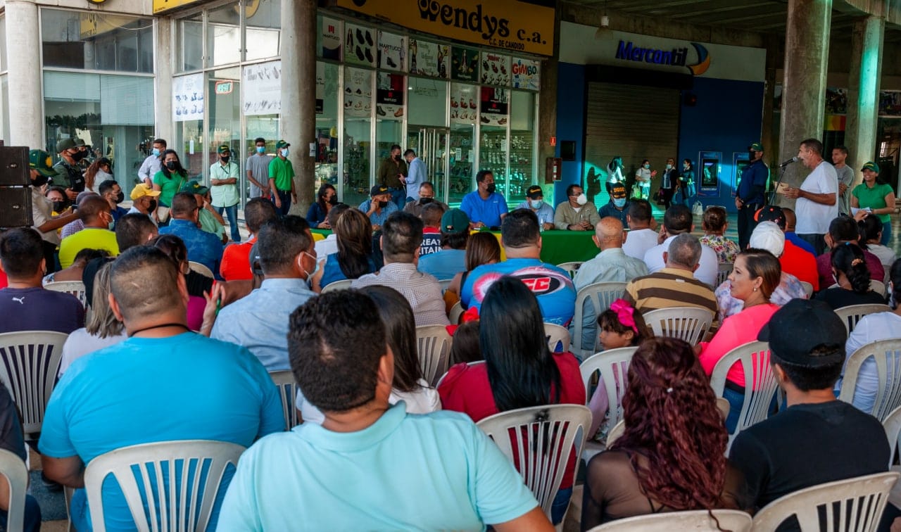 Asamblea de ciudadanos en la curva de molina