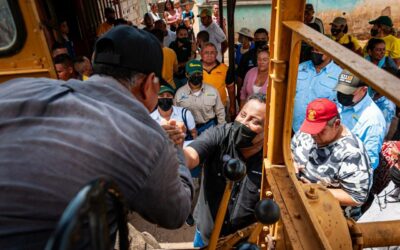 Alcaldía de Maracaibo comenzó trabajos de limpieza, raspado y nivelación del terreno del C.C. Los Churupos