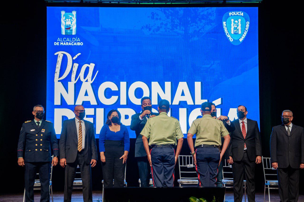 Polimaracaibo graduó y ascendió a más de 70 funcionarios