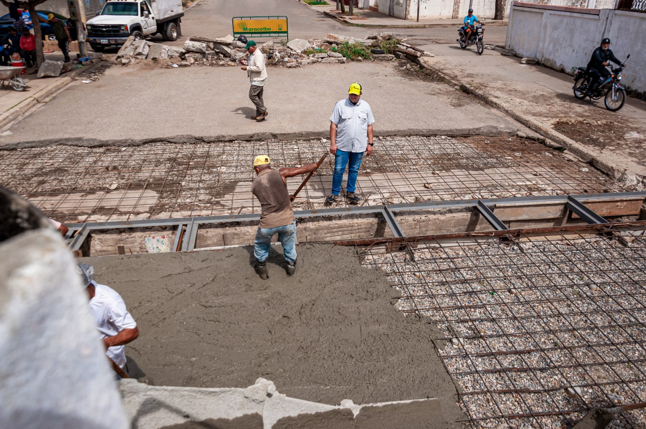 Trabajos de alcantarillado avanzan rápidamente en la Urb. San Rafael.