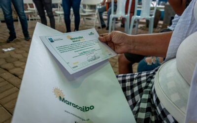 Alcaldía entrega certificados a 100 beneficiados del programa Maracaibo Resuelve tu Techo