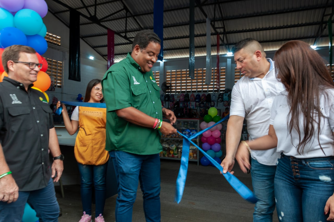 Alcaldía de Maracaibo inauguró la ExpoFeria Escolar 2022 en el Hangar de Grano de Oro