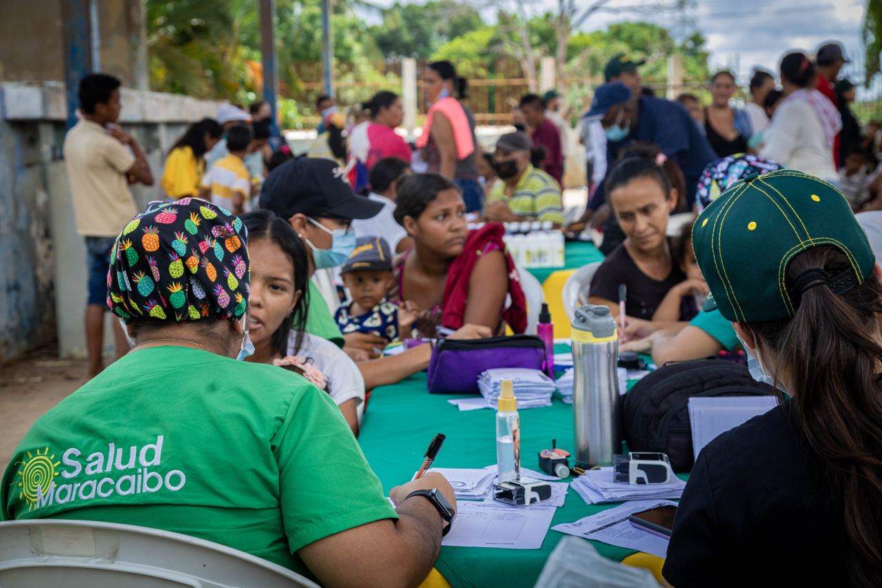 Alcaldía de Maracaibo lleva salud y educación a Las Peonías