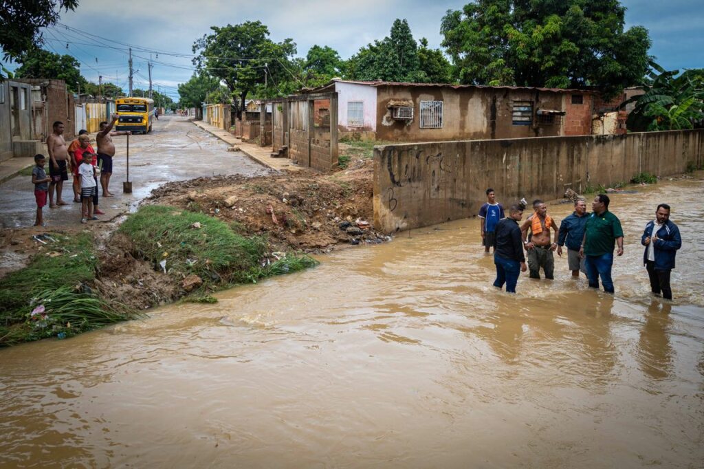 Alcaldía de Maracaibo atiende a 200 familias afectadas por las lluvias en Idelfonso Vásquez