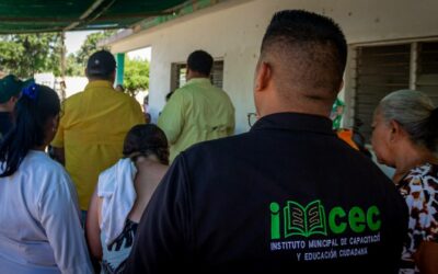 Alcaldía de Maracaibo dicta taller de repostería en la parroquia Idelfonso Vásquez