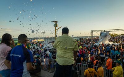 Niños de Maracaibo disfrutan su primera fiesta de espuma en los Carnavales 2023