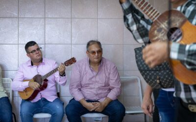 Alcaldía de Maracaibo dona kit gaitero y bastones a la Asociación Zuliana de Ciegos