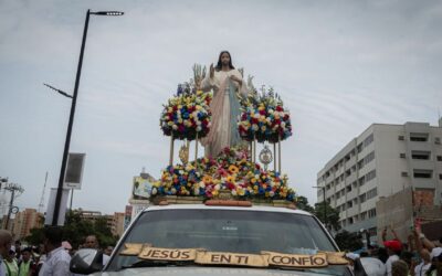 Jesús de la Divina Misericordia recorrió las calles marabinas hasta el lugar que visitó San Juan Pablo II en Grano de Oro