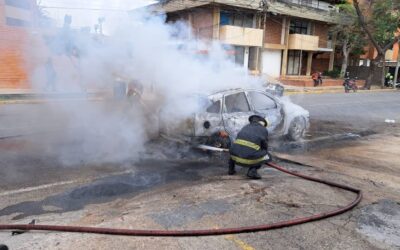 Bomberos Maracaibo atiende dos nuevos incendios de vehículos sus dos conductoras resultaron ilesas