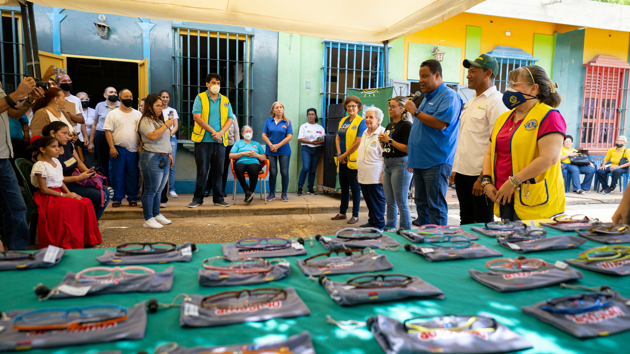 Alcaldía de Maracaibo beneficia con lentes a más de 40 niños para garantizar su rendimiento académico