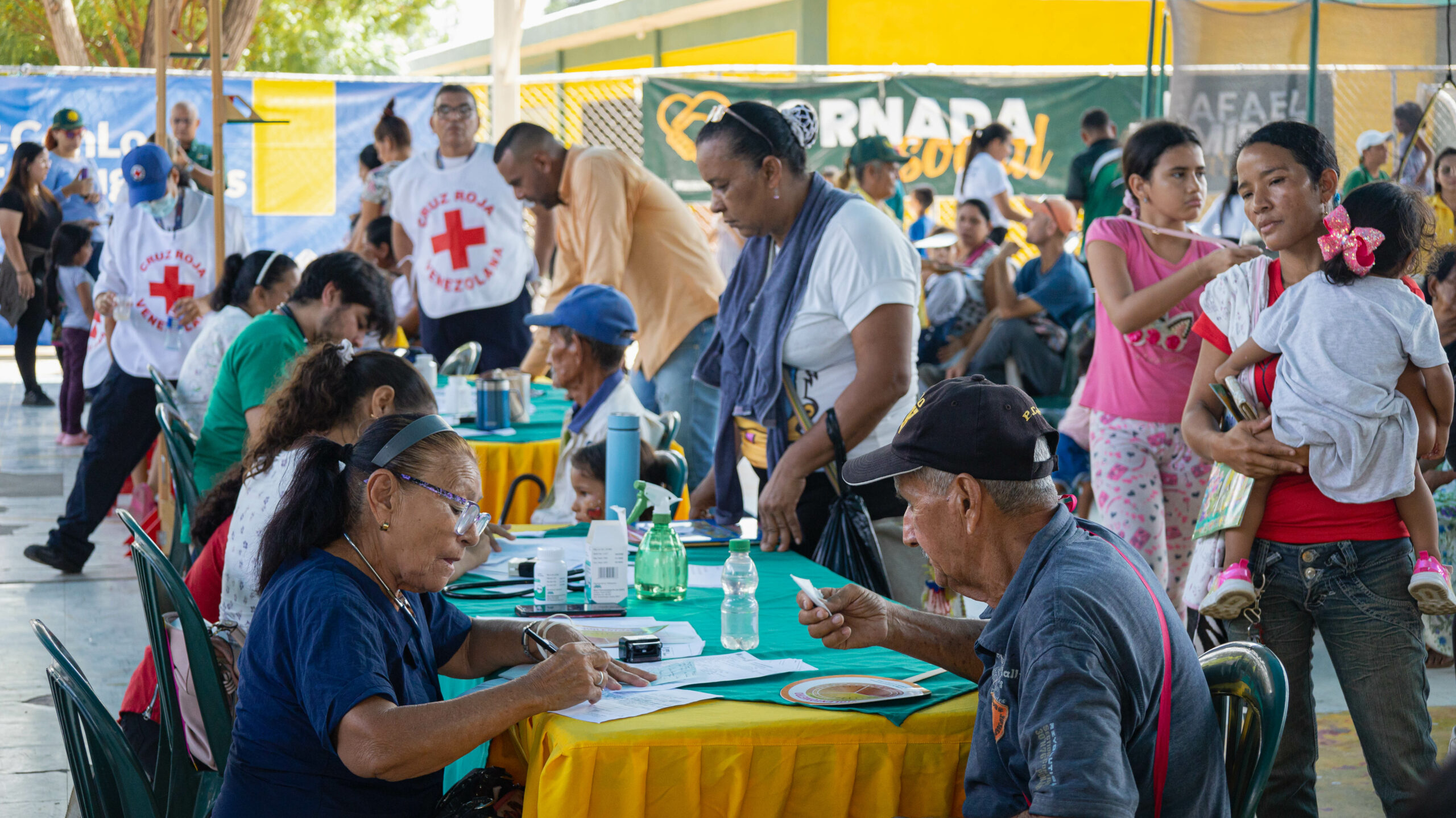 Alcaldía de Maracaibo y actores humanitarios llevaron al Complejo Deportivo y Cultural Patria Joven la segunda Jornada Multiservicios