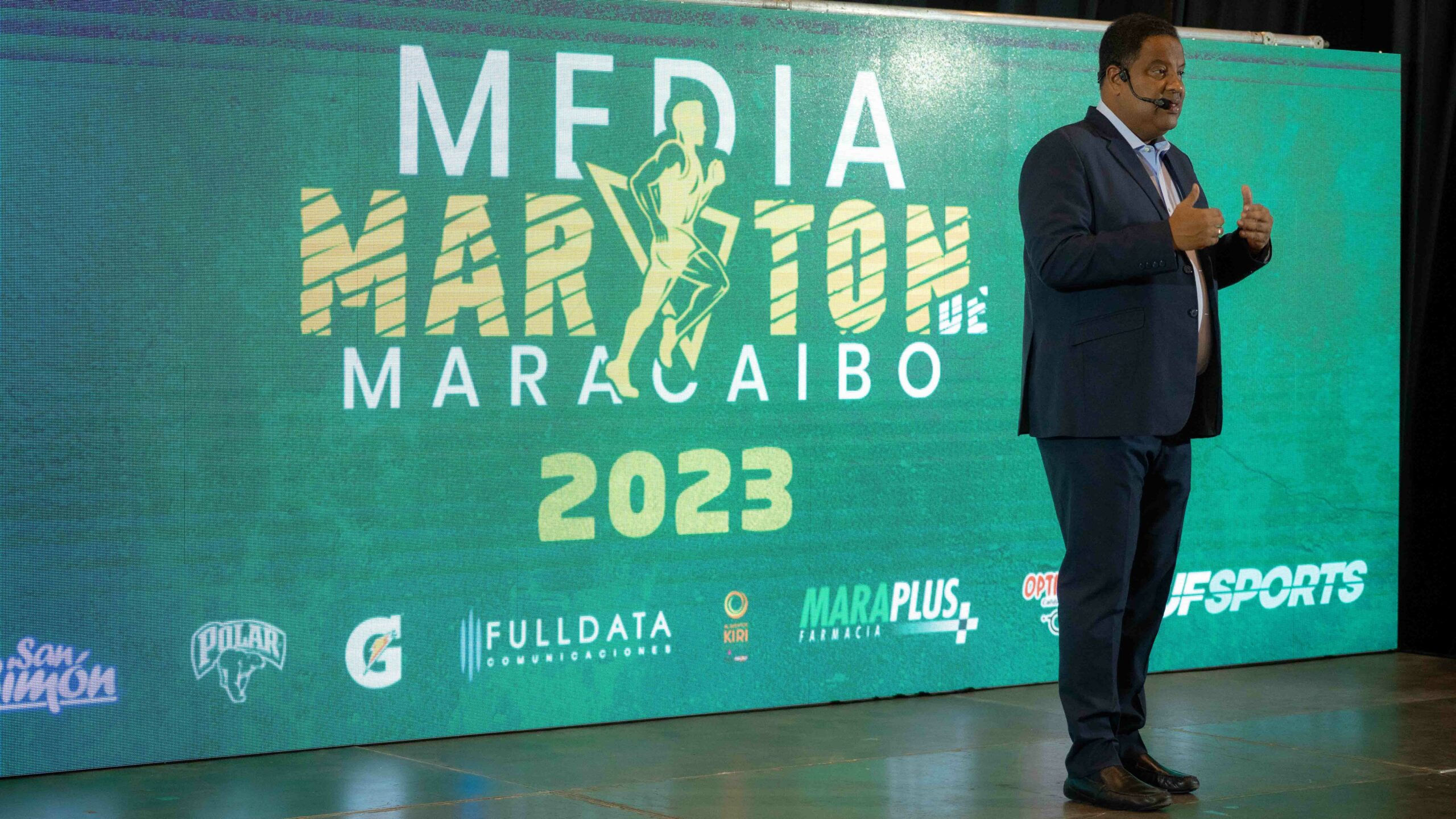 Alcalde Rafael Ramírez Colina sostuvo un encuentro con atletas participantes de la Media Maratón Maracaibo 2023