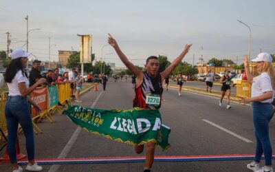 Un adolescente de 14 años, el primero en llegar a la meta de los 10K de la Media Maratón Ciudad de Maracaibo