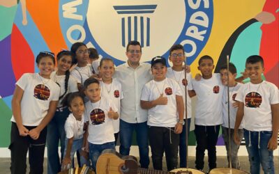 Alcaldía de Maracaibo dona kit de instrumentos gaiteros a los “Parranderitos de Oro”, agrupación infantil de Mérida