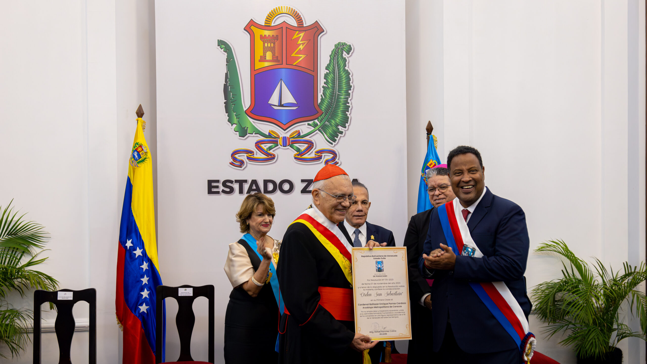 Alcaldía de Maracaibo confirió Orden San Sebastián al cardenal Baltazar Porras