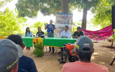 Productores de maní de San Isidro reciben de ACNUR un motocultor para acelerar su siembra