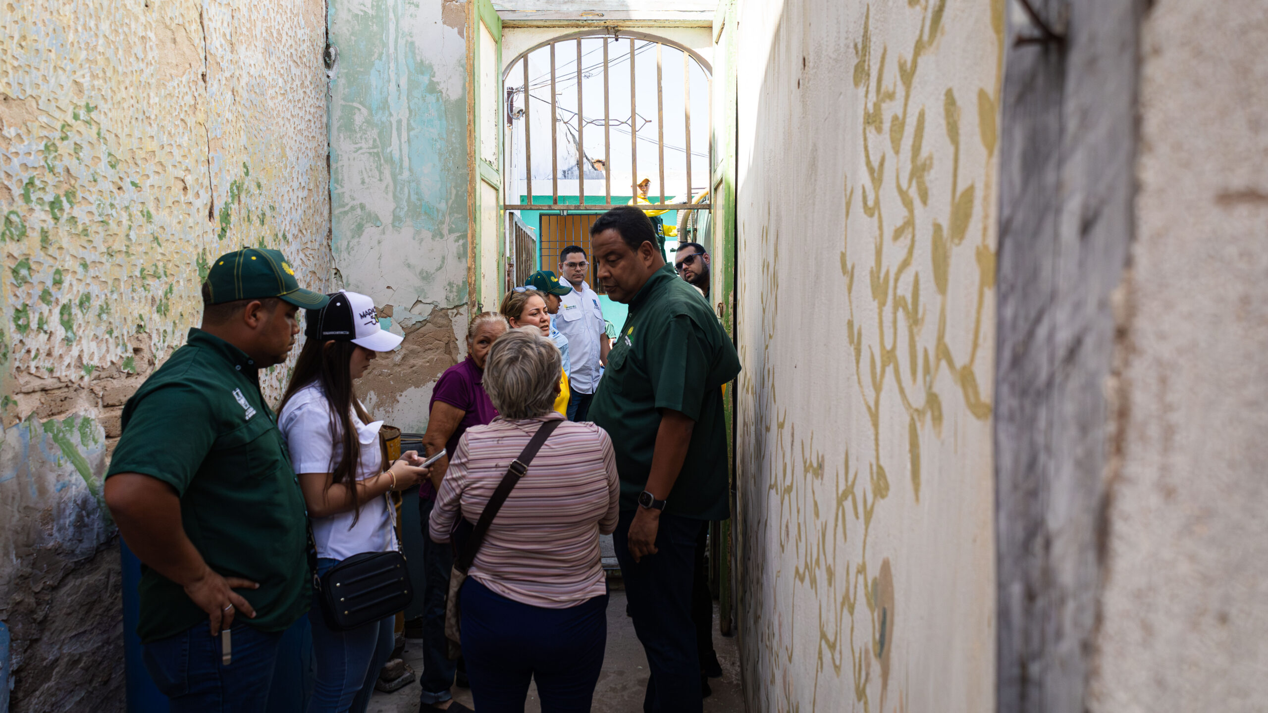 Alcaldía de Maracaibo benefició a más de 30 familias con la distribución de agua gratuita por cisterna en Santa Lucía