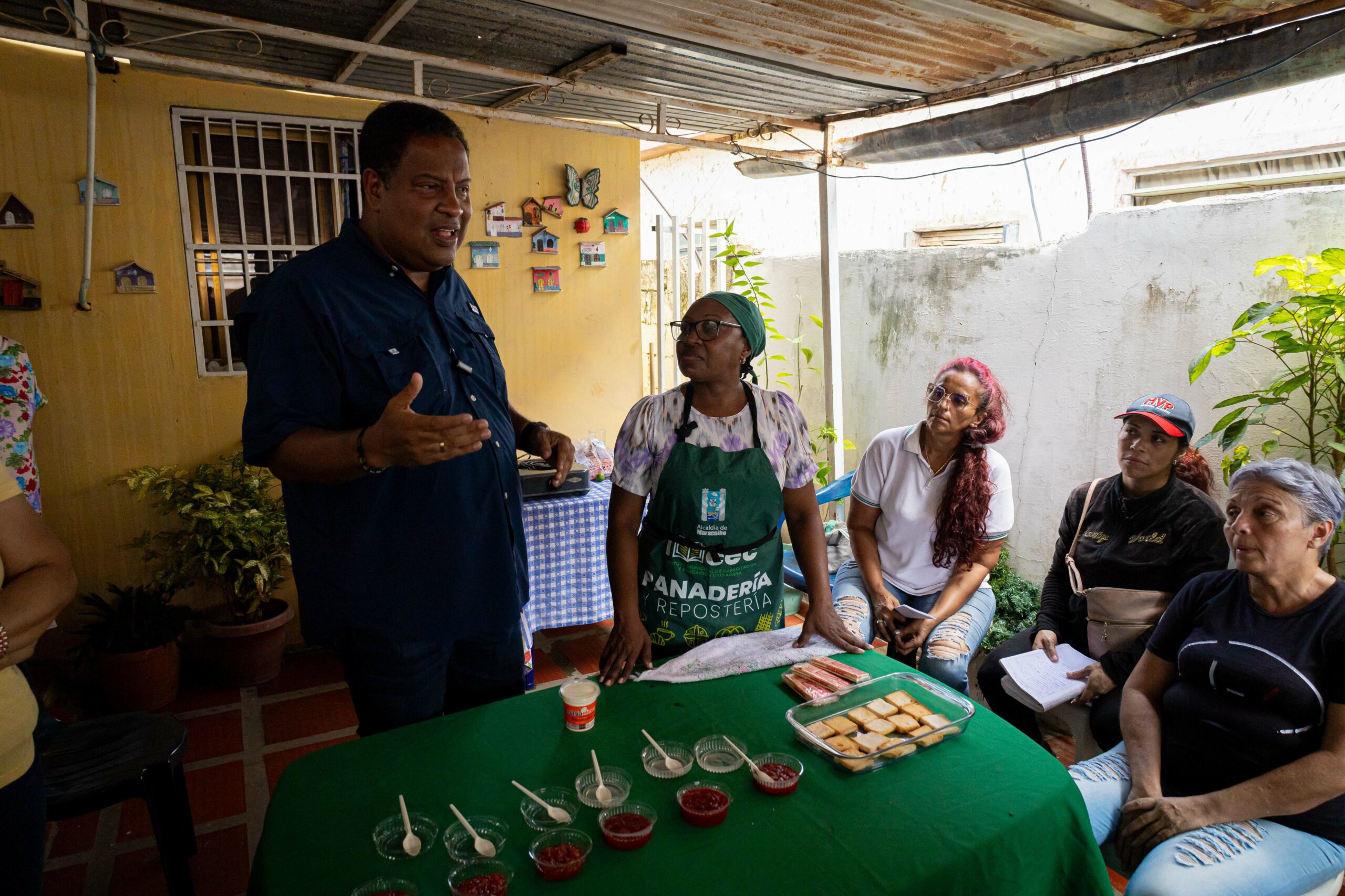 Alcaldía lleva talleres de preparación de yogurt y reparación de electrodomésticos a Francisco Eugenio Bustamante