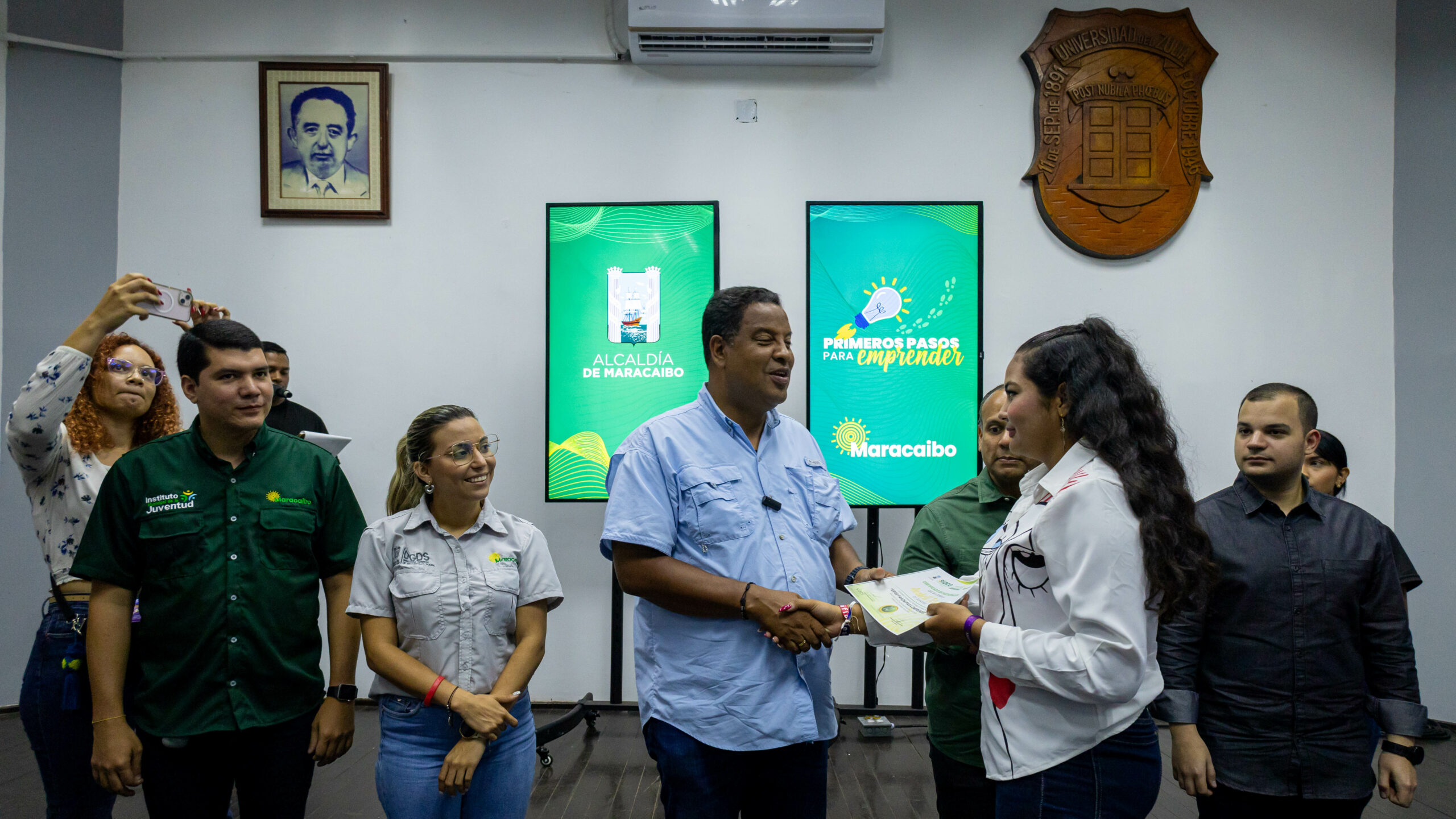 Alcaldía de Maracaibo otorga certificados del Programa Primeros Pasos para Emprender