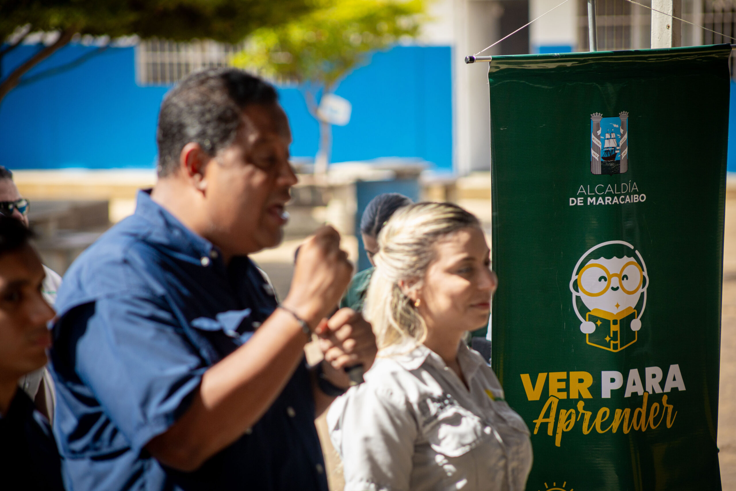 Alcaldía entrega 50 pares de lentes a niños de la escuela arquidiocesana San Rafael