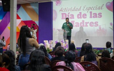 Alcalde de Maracaibo acompaña a mujeres cristianas en actividad especial por el Día de las Madres