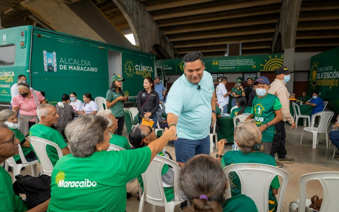 Alcaldía ofrece Jornada Integral de Salud en Plaza para Todos por el Día Nacional del Adulto Mayor